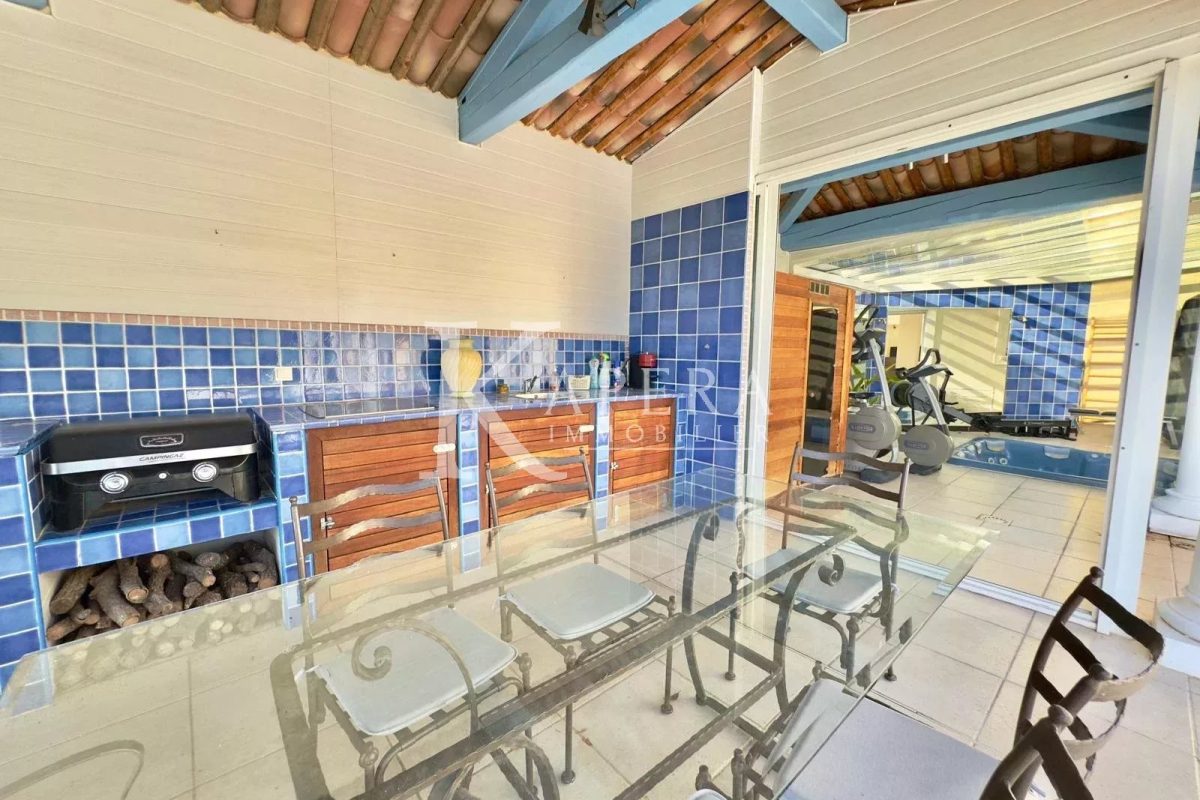 VENTE VILLA D'ARCHITECTE 6P 203M² DANS DOMAINE PRIVE - FALICON