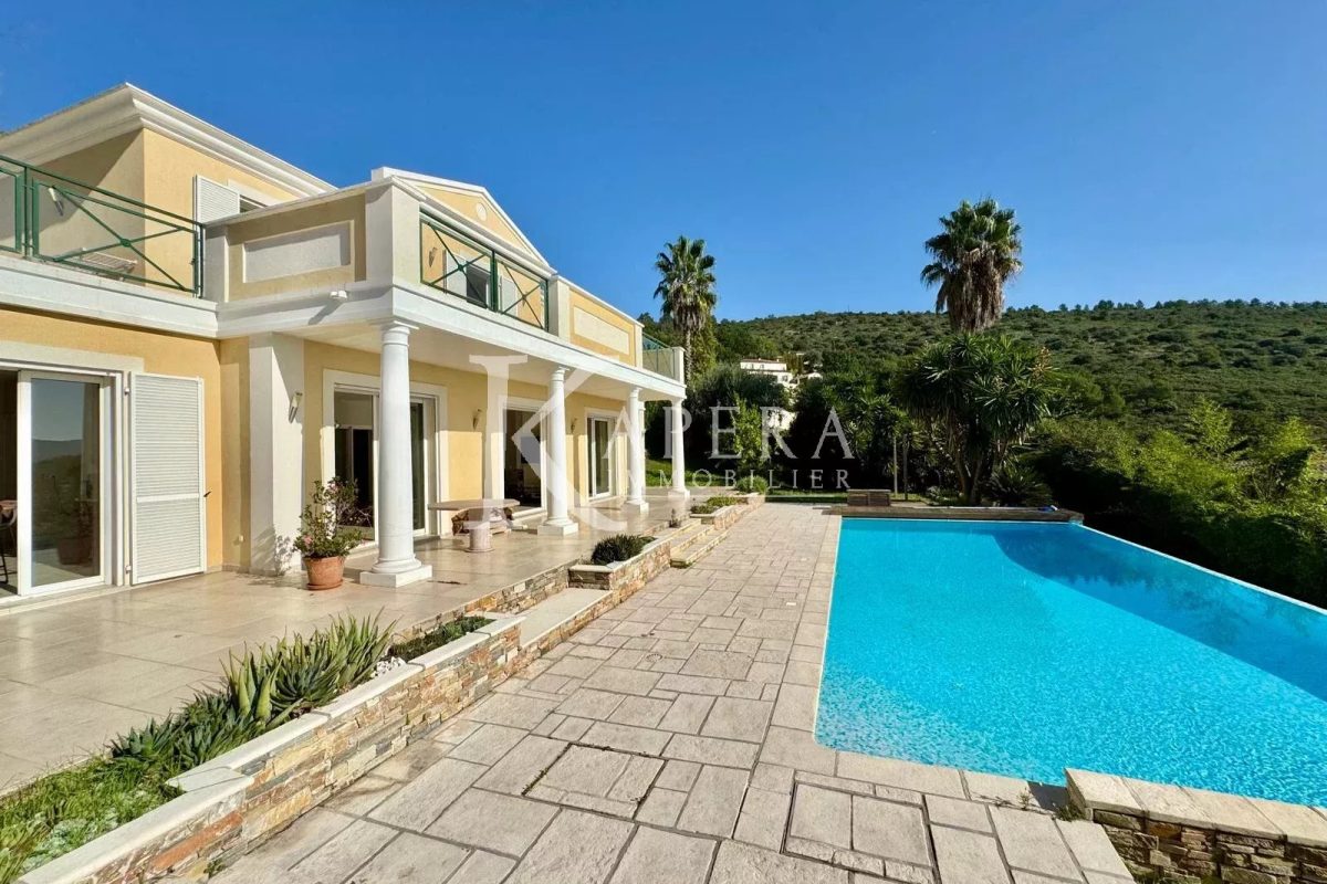 VENTE VILLA D'ARCHITECTE 6P 203M² DANS DOMAINE PRIVE - FALICON