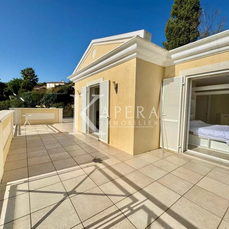 VENTE VILLA D'ARCHITECTE 6P 203M² DANS DOMAINE PRIVE - FALICON