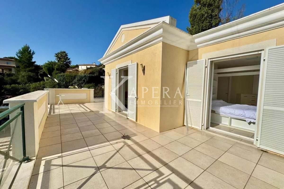VENTE VILLA D'ARCHITECTE 6P 203M² DANS DOMAINE PRIVE - FALICON