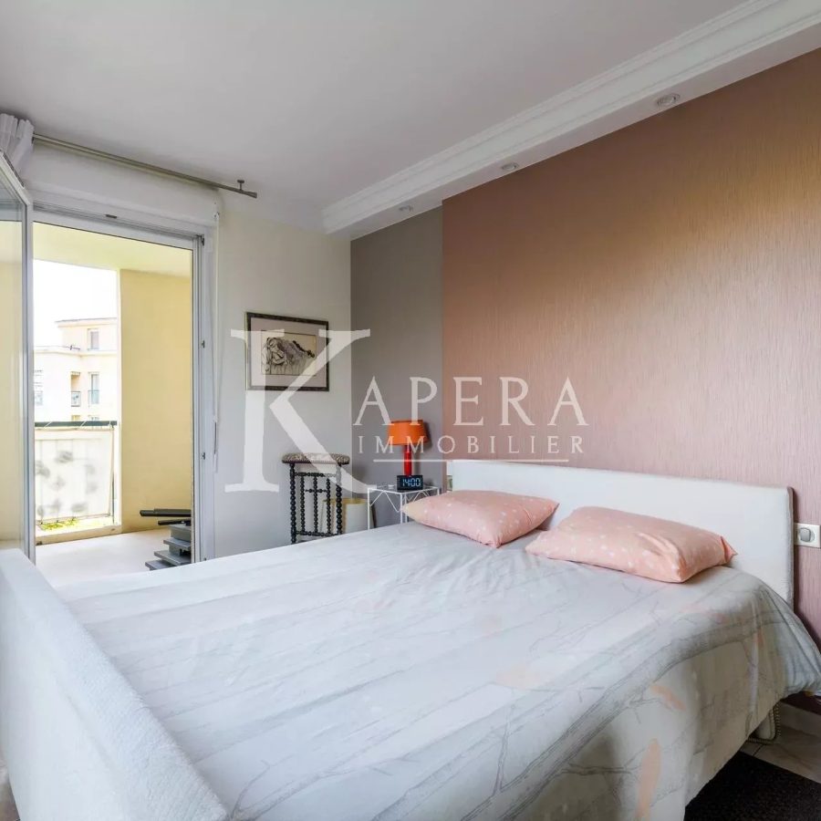 VENTE 3P 70M2 - SAINT LAURENT DU VAR/RASCAS - TERRASSE - GARAGE