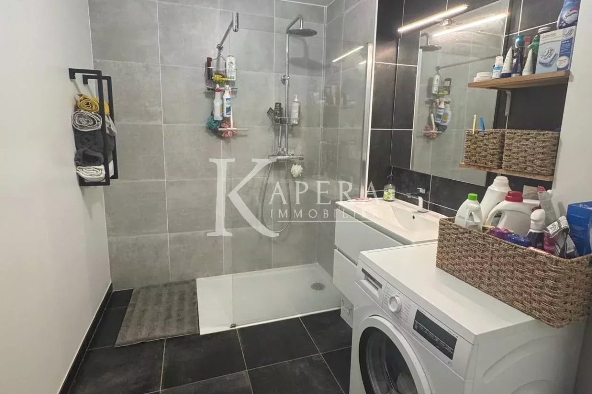 VENTE 2P 40M2 - VALLAURIS - CENTRE VILLE -  TERRASSE - PARKING