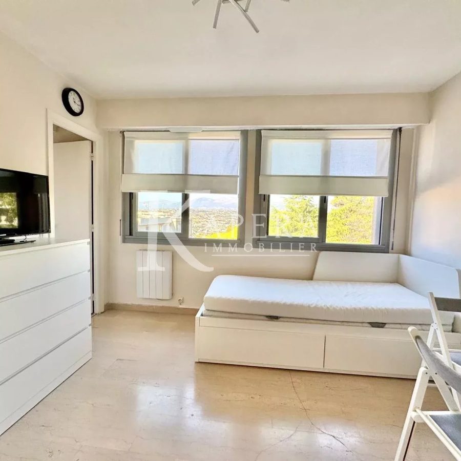 LOCATION MEUBLEE STUDIO 20M² - NICE CORNICHE FLEURIE - CALME - VUE DEGAGEE JARDINS - PISCINE