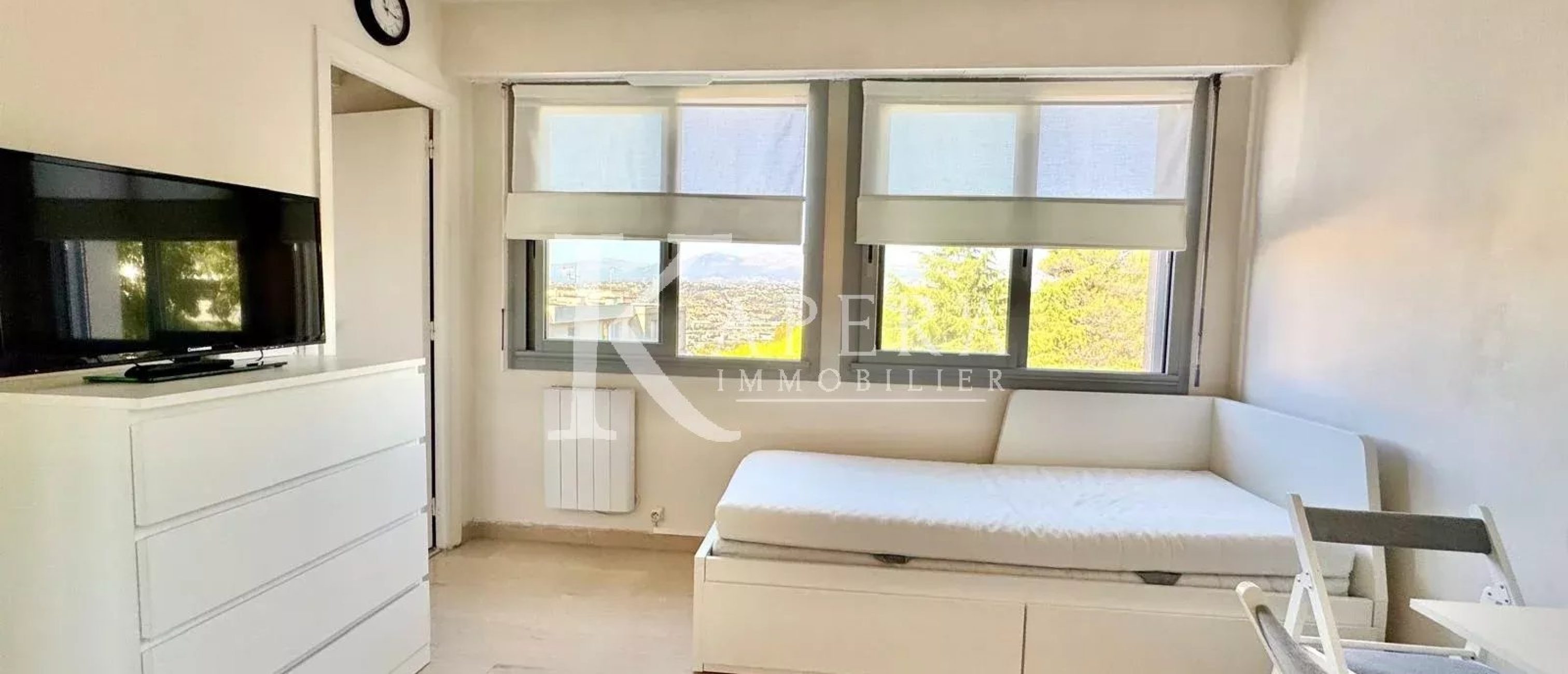 LOCATION MEUBLEE STUDIO 20M² - NICE CORNICHE FLEURIE - CALME - VUE DEGAGEE JARDINS - PISCINE