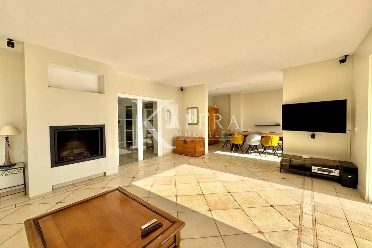 VENTE VILLA D'ARCHITECTE 6P 203M² DANS DOMAINE PRIVE - FALICON