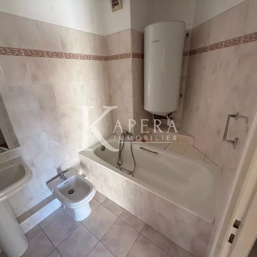 VENTE 2P 45M2 - SAINT LAURENT DU VAR - PARKING - TERRASSE