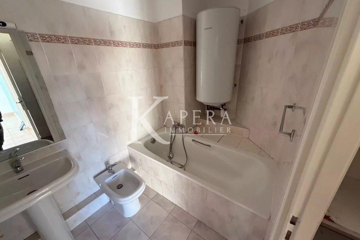 VENTE 2P 45M2 - SAINT LAURENT DU VAR - PARKING - TERRASSE