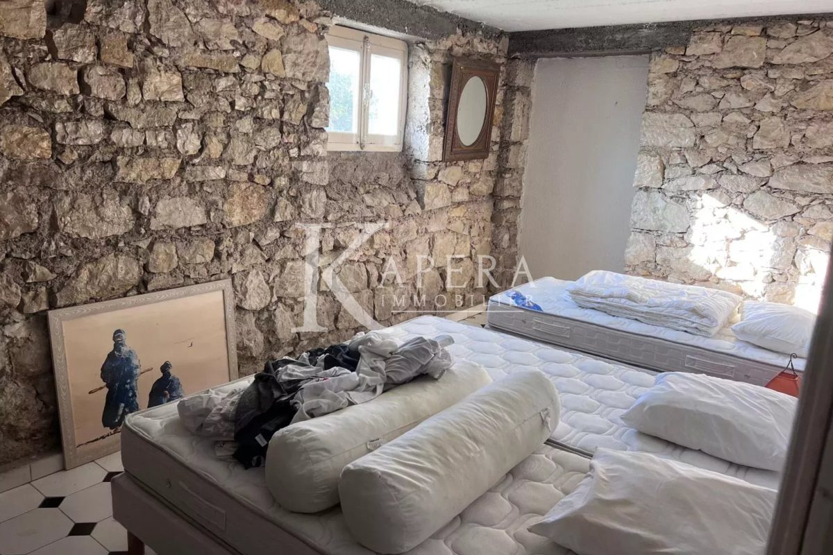 VENTE MAISON FAMILIALE 6P 163M2 - CAGNES SUR MER/ BREGUIERES - BEAU TERRAIN - CALME