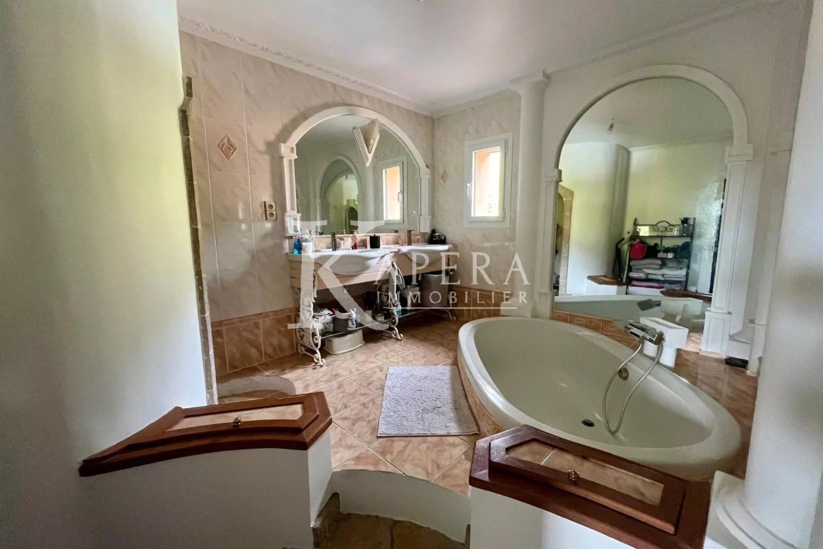 VENTE MAISON 9P 295M2 - FALICON - TERRAIN PISCINABLE