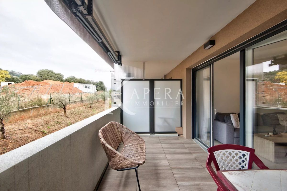 VENTE 2P 41M² - SAINT LAURENT DU VAR/LES PUGETS - TERRASSE - PARKING