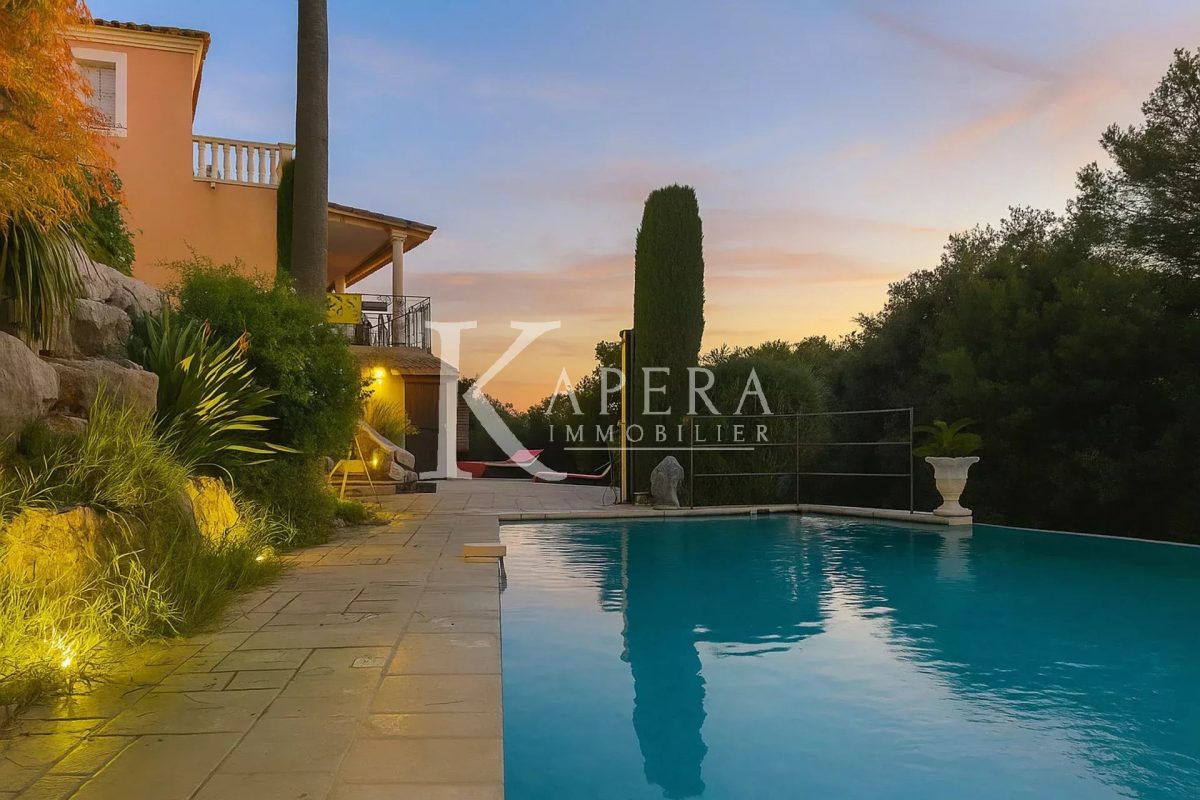 VENTE MAISON 8P 233M2 - CAGNES SUR MER/LES COLLETTES - PISCINE