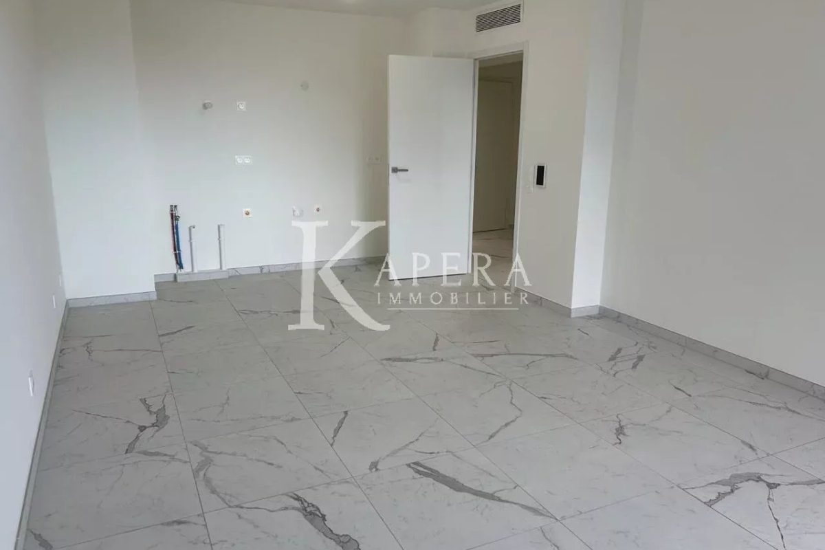 VENTE 3P 67M2 - SAINT LAURENT DU VAR/PORT - PARKINGS - TERRASSE