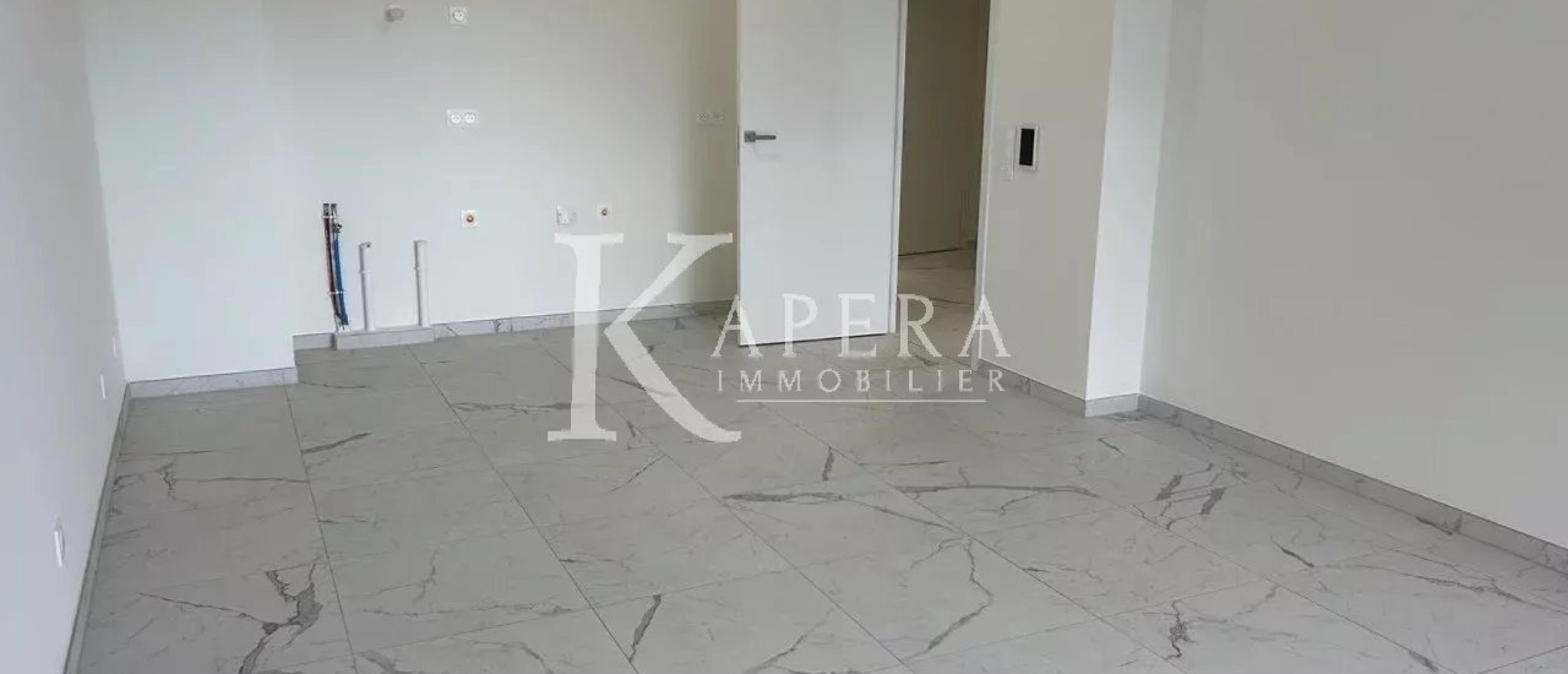 VENTE 3P 67M2 - SAINT LAURENT DU VAR/PORT - PARKINGS - TERRASSE