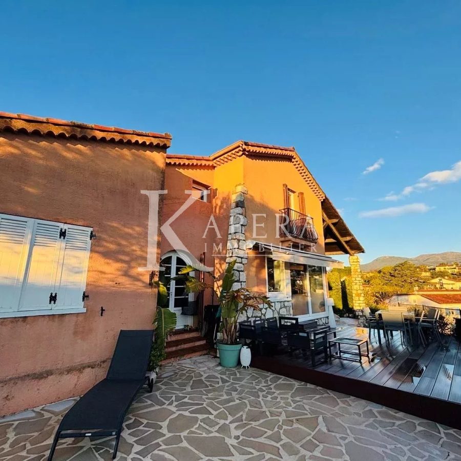 VENTE MAISON INDIVIDUELLE 150M2 - CAGNES SUR MER - CONFORT - STATIONNEMENTS