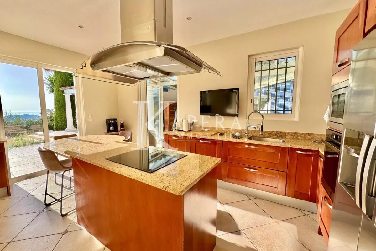 VENTE VILLA D'ARCHITECTE 6P 203M² DANS DOMAINE PRIVE - FALICON