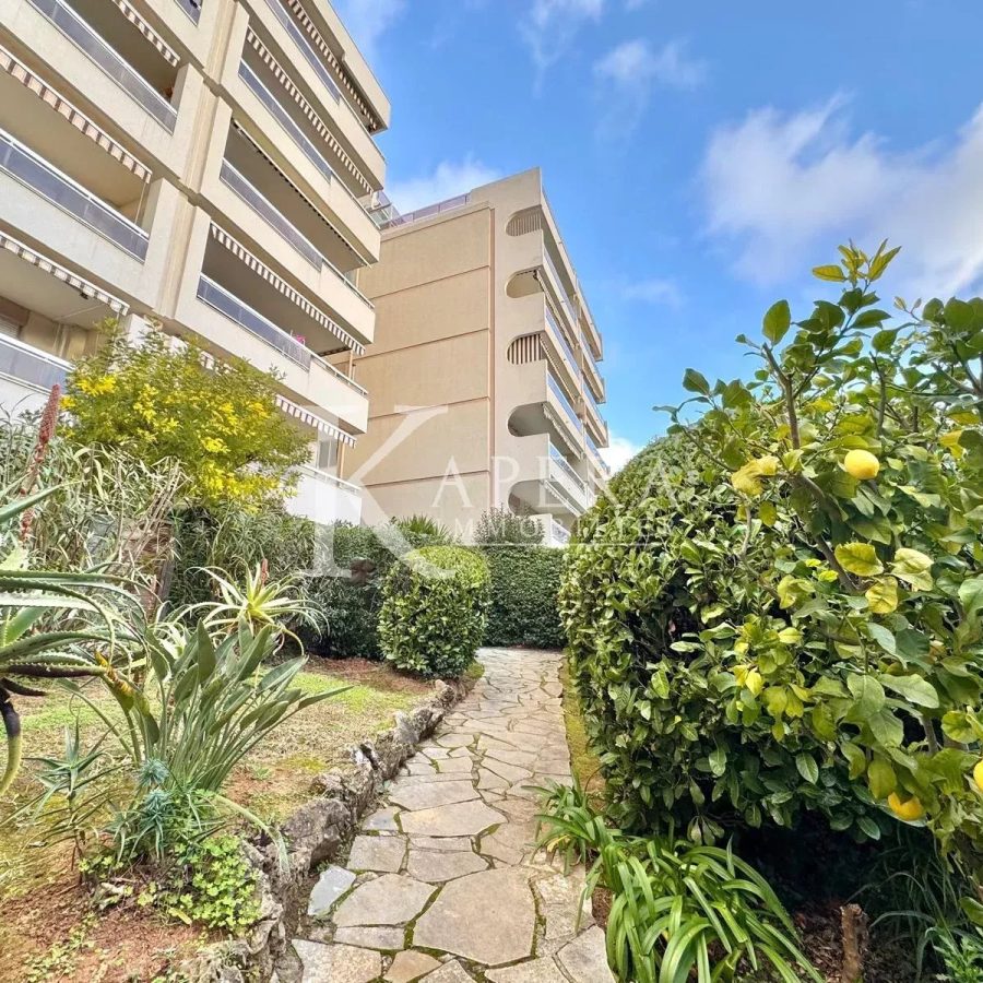 LOCATION STUDIO MEUBLE 20M2 - NICE CORNICHE FLEURIE  - CALME - DERNIER ETAGE