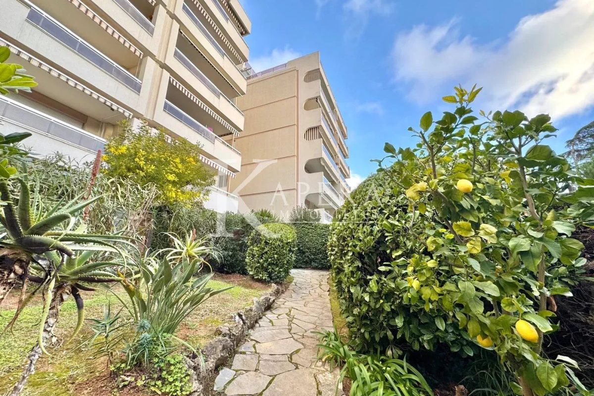 LOCATION STUDIO MEUBLE 20M2 - NICE CORNICHE FLEURIE  - CALME - DERNIER ETAGE