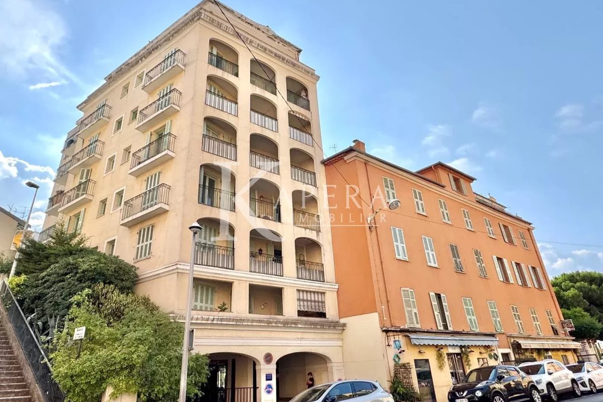 LOCATION MEUBLÉE 10 MOIS – NICE LE PORT – 2P 48M² AVEC TERRASSE ET VUE MER PANORAMIQUE