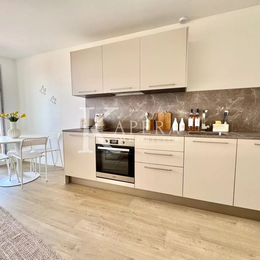 LOCATION MEUBLÉE 10 MOIS – NICE LE PORT – 2P 48M² AVEC TERRASSE ET VUE MER PANORAMIQUE