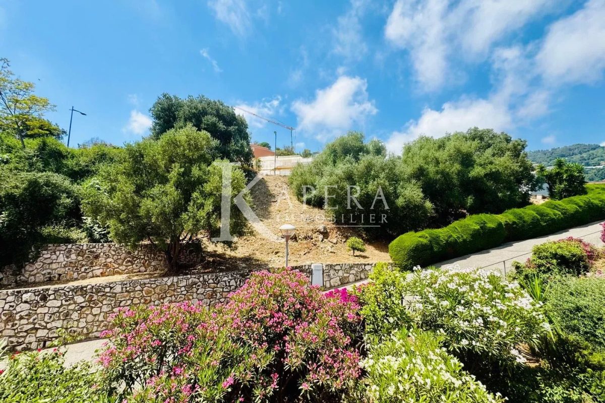 VENTE GRAND F1 36 M² - ROQUEBRUNE-CAP-MARTIN / 2ÈME HAMEAU - TERRASSE - DERNIER ETAGE AVEC TERRASSE