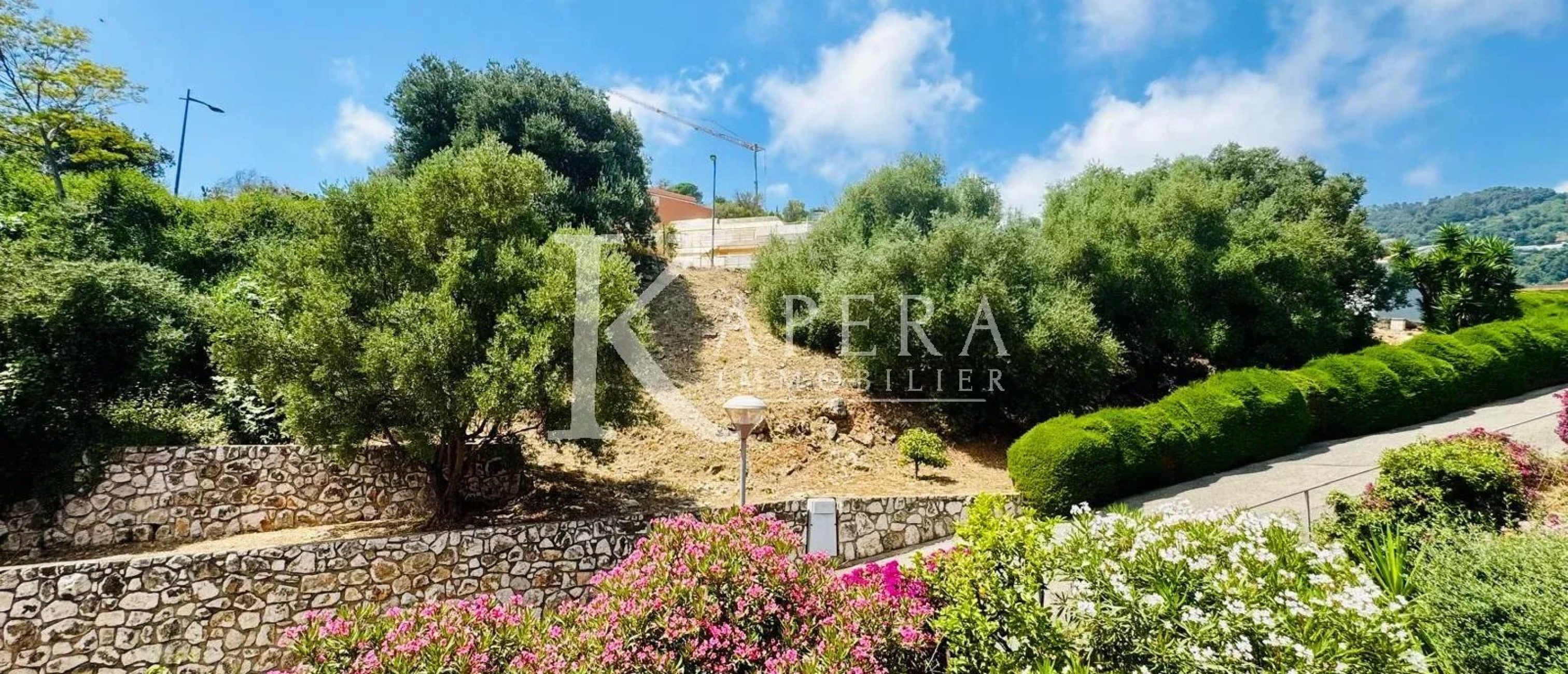 VENTE GRAND F1 36 M² - ROQUEBRUNE-CAP-MARTIN / 2ÈME HAMEAU - TERRASSE - DERNIER ETAGE AVEC TERRASSE