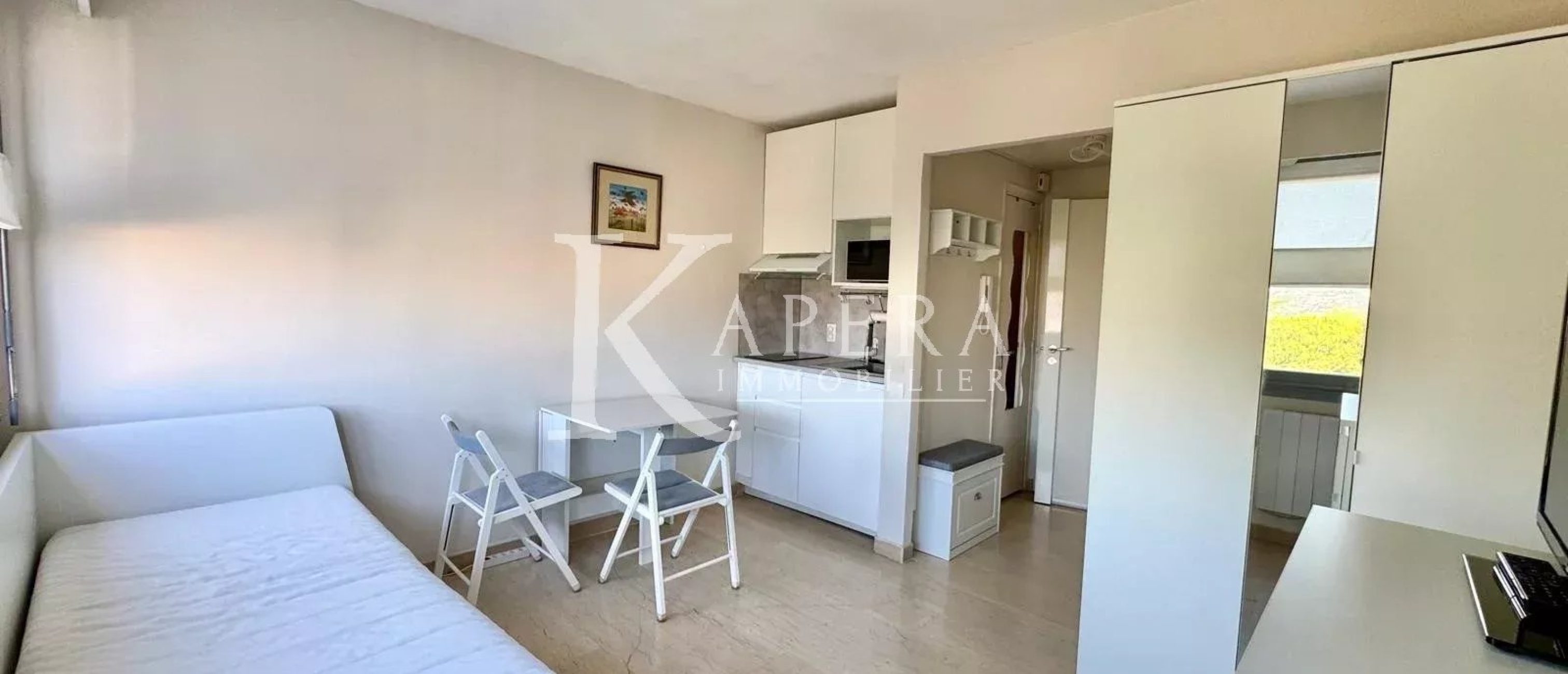 LOCATION MEUBLEE STUDIO 20M² - NICE CORNICHE FLEURIE - CALME - VUE DEGAGEE JARDINS - PISCINE