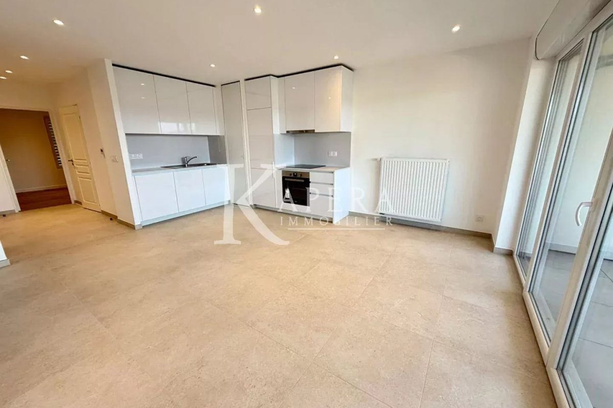 VENTE 2P 42,76M2 - CAGNES SUR MER/L'HUBAC - DOUBLE GARAGE - TERRASSE