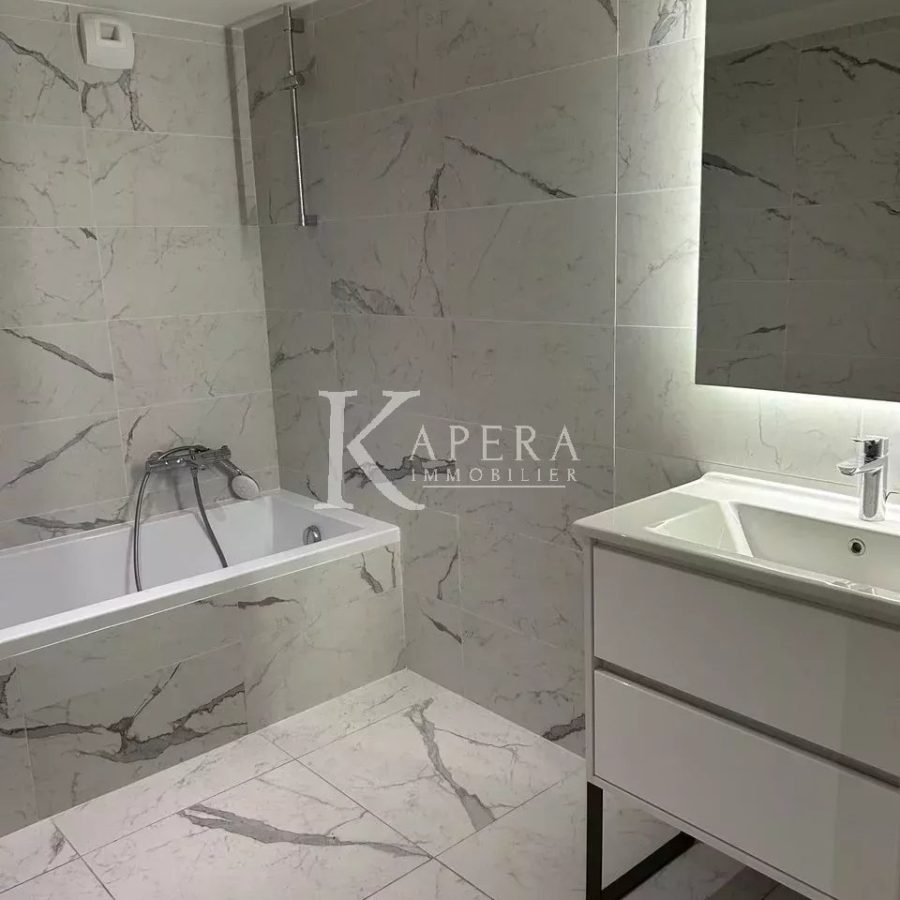 VENTE 3P 67M2 - SAINT LAURENT DU VAR/PORT - PARKINGS - TERRASSE