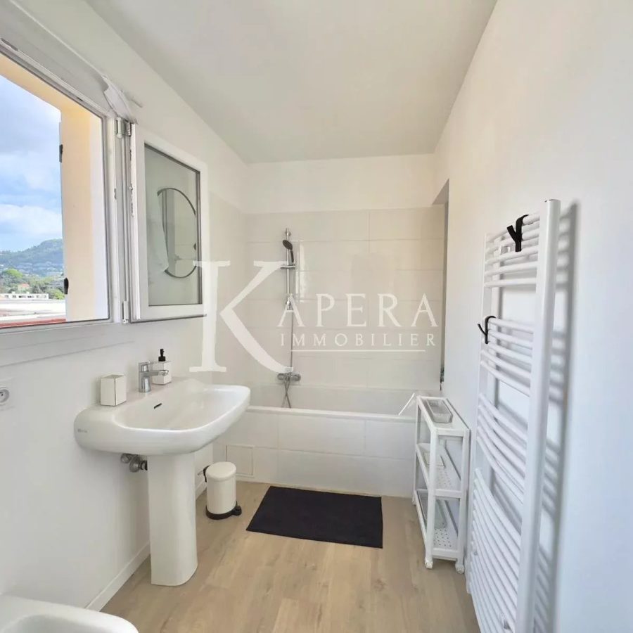 LOCATION MEUBLÉE 10 MOIS – NICE LE PORT – 2P 48M² AVEC TERRASSE ET VUE MER PANORAMIQUE