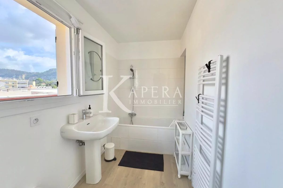 LOCATION MEUBLÉE 10 MOIS – NICE LE PORT – 2P 48M² AVEC TERRASSE ET VUE MER PANORAMIQUE