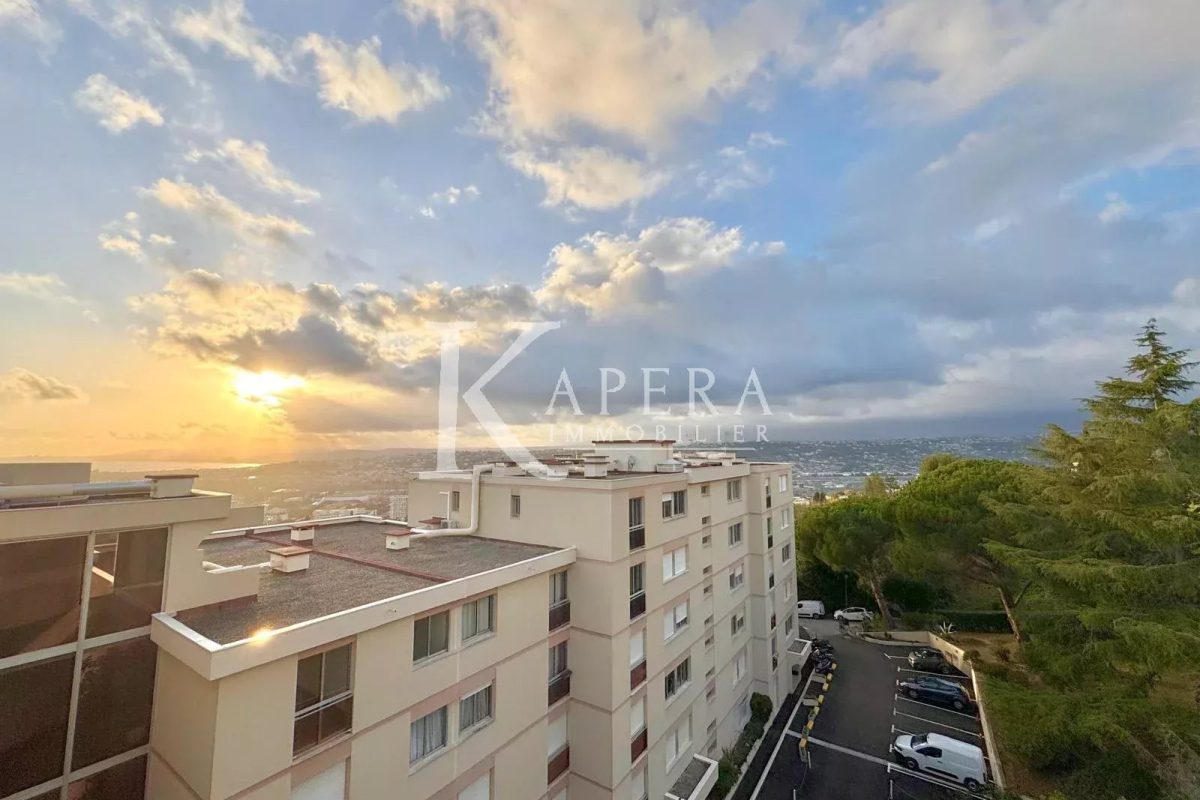LOCATION STUDIO MEUBLE 20M2 - NICE CORNICHE FLEURIE  - CALME - DERNIER ETAGE