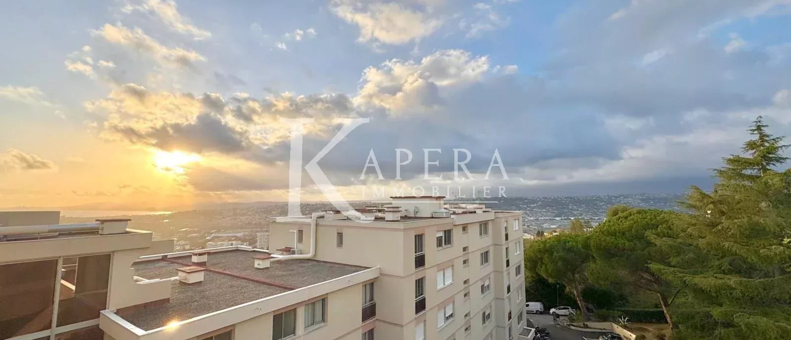 LOCATION STUDIO MEUBLE 20M2 - NICE CORNICHE FLEURIE  - CALME - DERNIER ETAGE