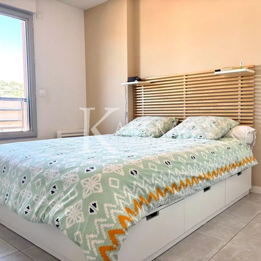 VENTE 2P 40M2 - VALLAURIS - CENTRE VILLE -  TERRASSE - PARKING