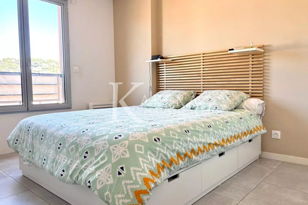 VENTE 2P 40M2 - VALLAURIS - CENTRE VILLE -  TERRASSE - PARKING