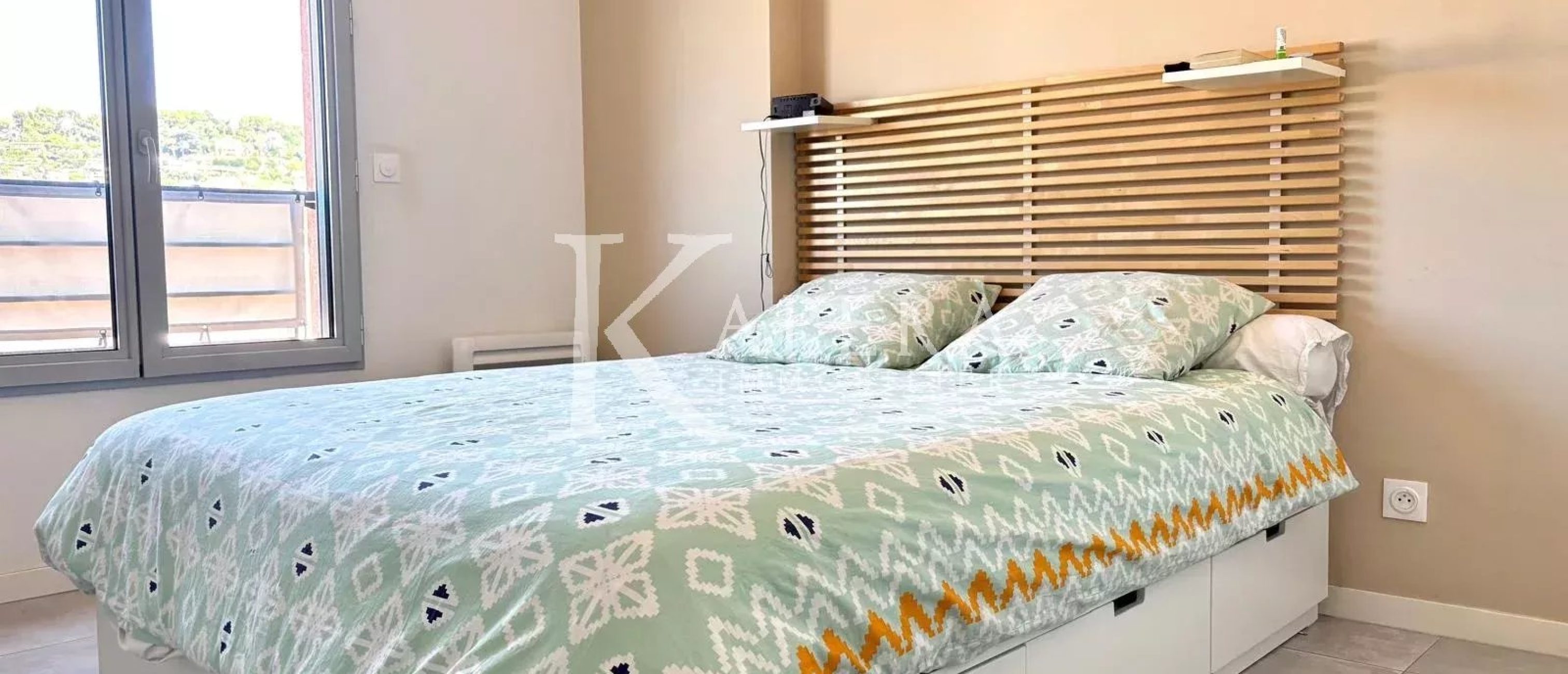 VENTE 2P 40M2 - VALLAURIS - CENTRE VILLE -  TERRASSE - PARKING