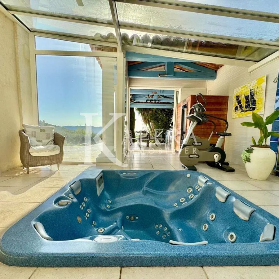 VENTE VILLA D'ARCHITECTE 6P 203M² DANS DOMAINE PRIVE - FALICON