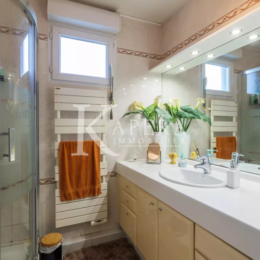 VENTE 3P 70M2 - SAINT LAURENT DU VAR/RASCAS - TERRASSE - GARAGE