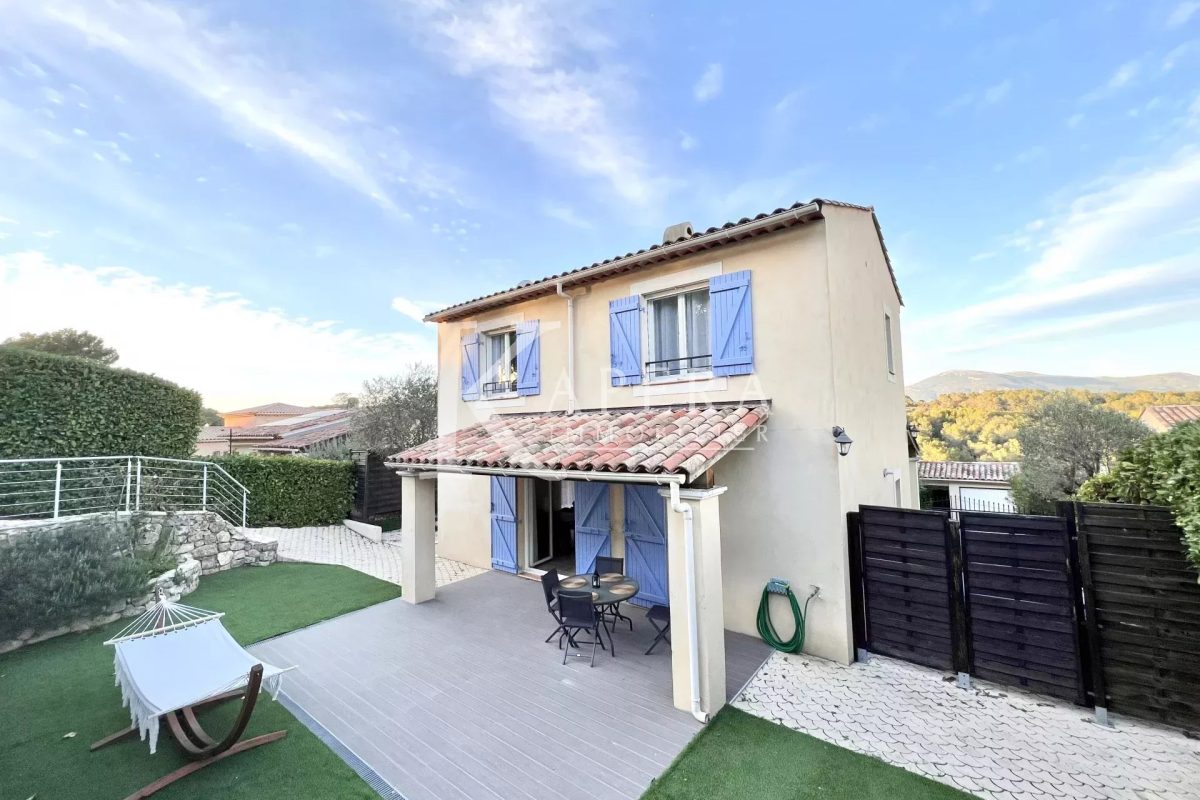 LOCATION VILLA 5P- VALBONNE-PISCINE