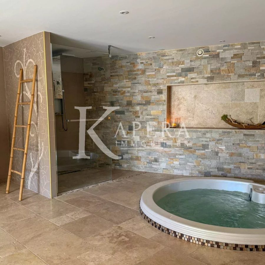 VENTE MAISON 8P 233M2 - CAGNES SUR MER/LES COLLETTES - PISCINE