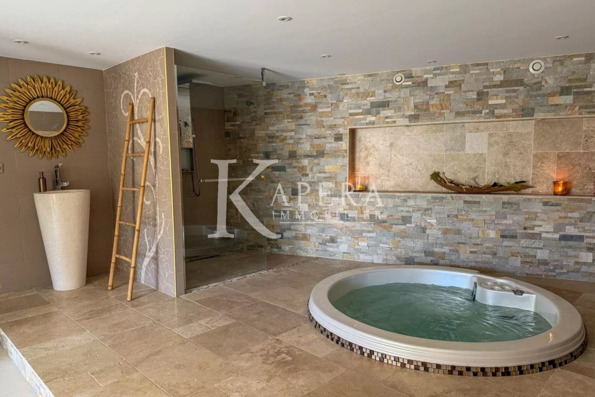 VENTE MAISON 8P 233M2 - CAGNES SUR MER/LES COLLETTES - PISCINE