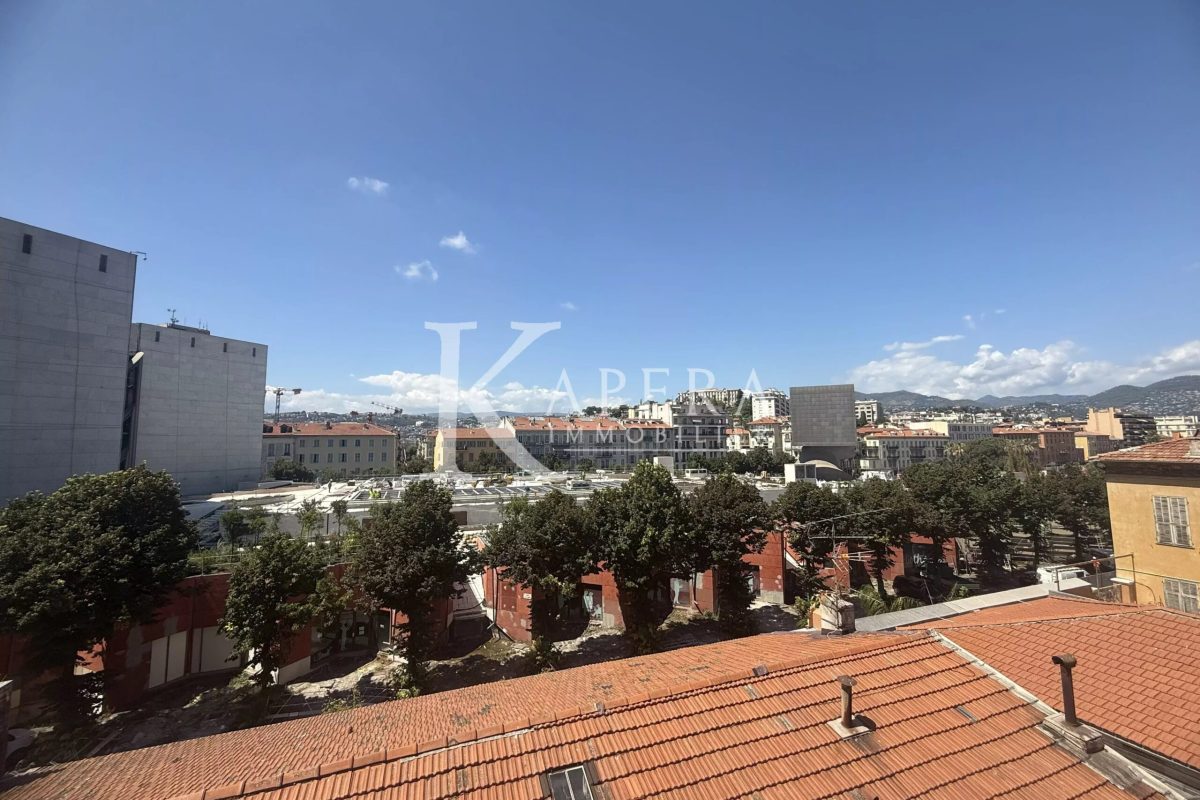 LOCATION DUPLEX MEUBLÉ - PLACE GARIBALDI