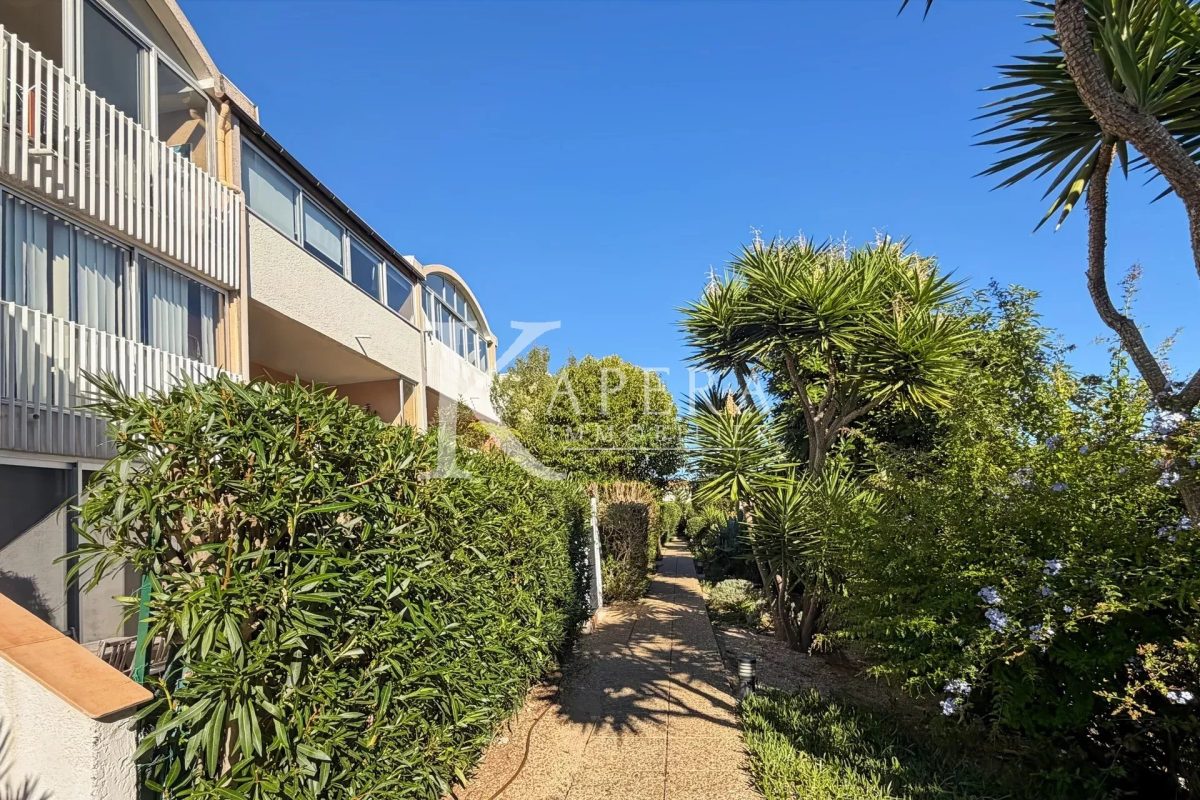 VENTE STUDIO 30M2 - SAINT LAURENT DU VAR / CORNICHE FAHNESTOCK - PISCINE