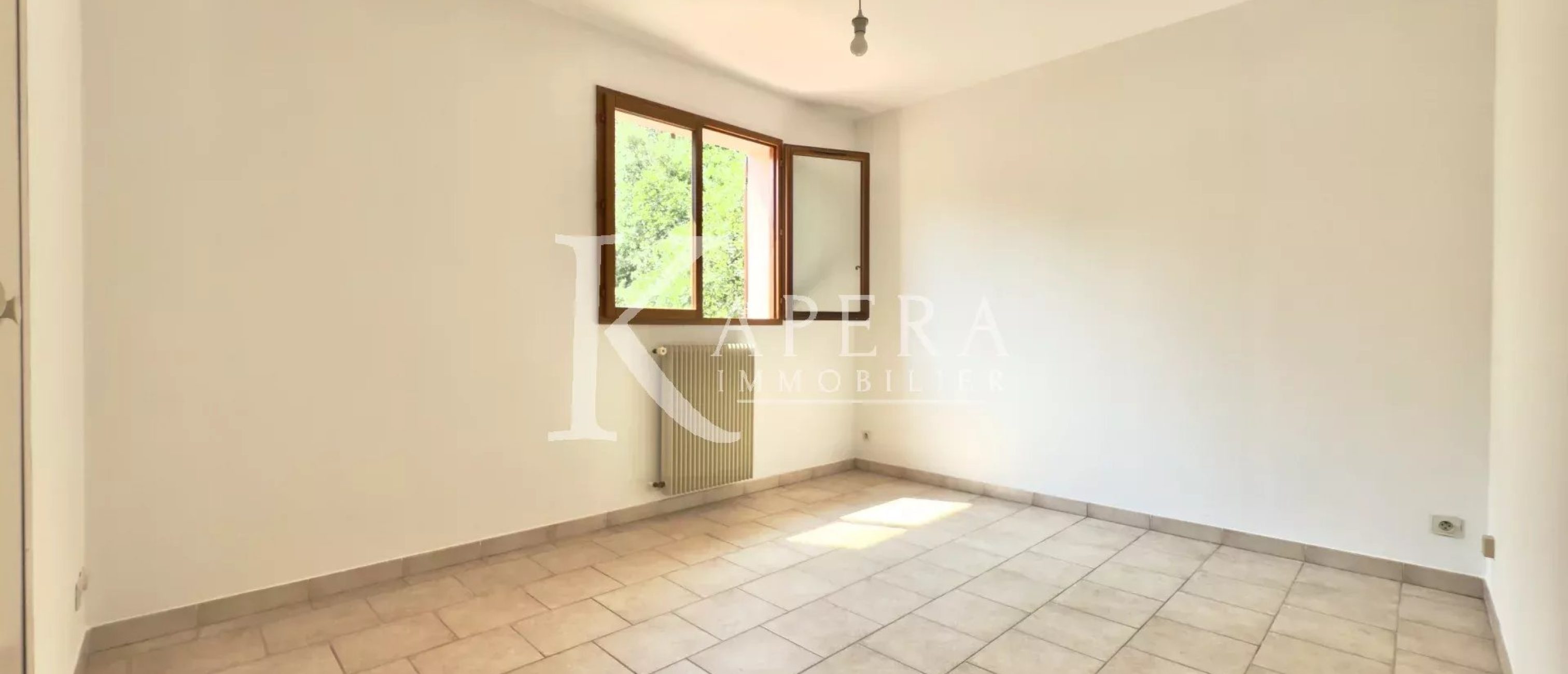 LOCATION MAISON - VALBONNE ILE VERTE- GARAGE-JARDIN-PISCINE