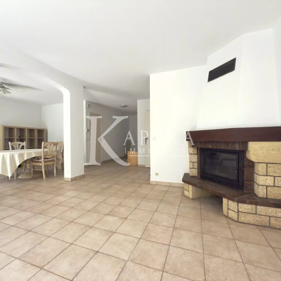 LOCATION MAISON - VALBONNE ILE VERTE- GARAGE-JARDIN-PISCINE