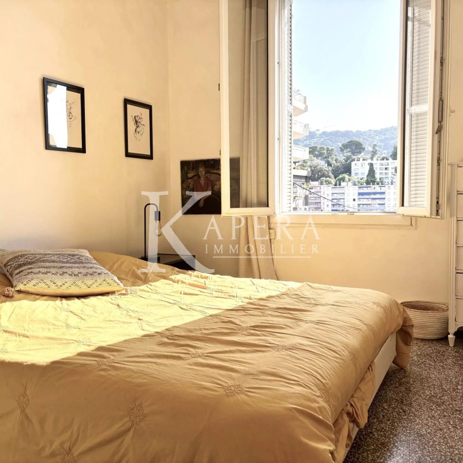 RARE - 2 PIECES 46M2 + BALCON - CAVE - BOURGEOIS
