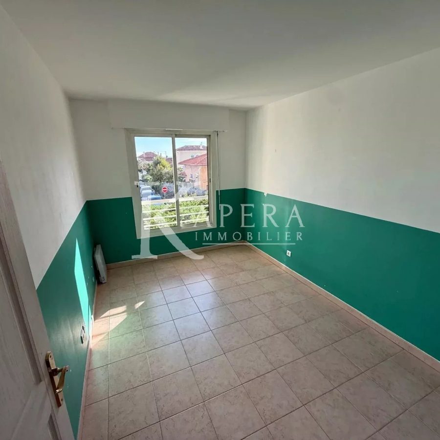 VENTE 2P 45M2 - SAINT LAURENT DU VAR - PARKING - TERRASSE