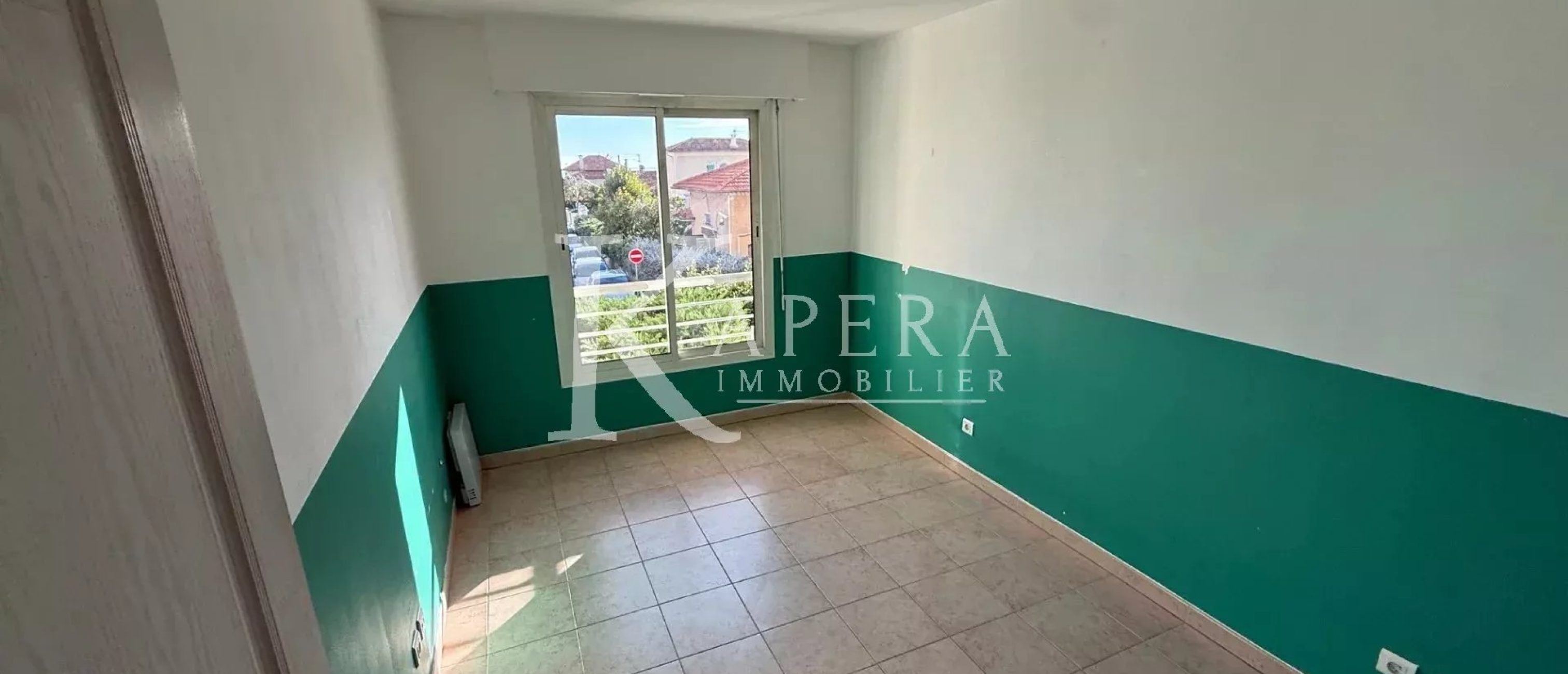 VENTE 2P 45M2 - SAINT LAURENT DU VAR - PARKING - TERRASSE