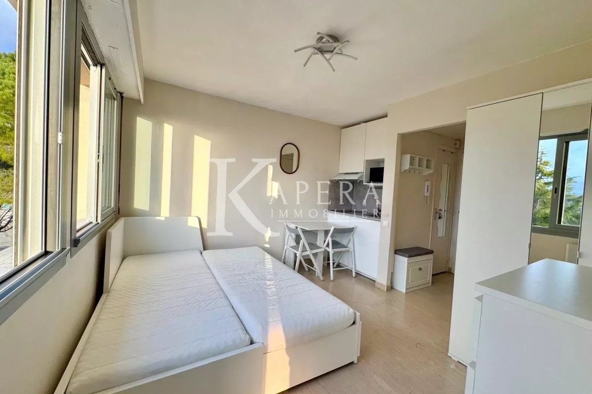 LOCATION STUDIO MEUBLE 20M2 - NICE CORNICHE FLEURIE  - CALME - DERNIER ETAGE