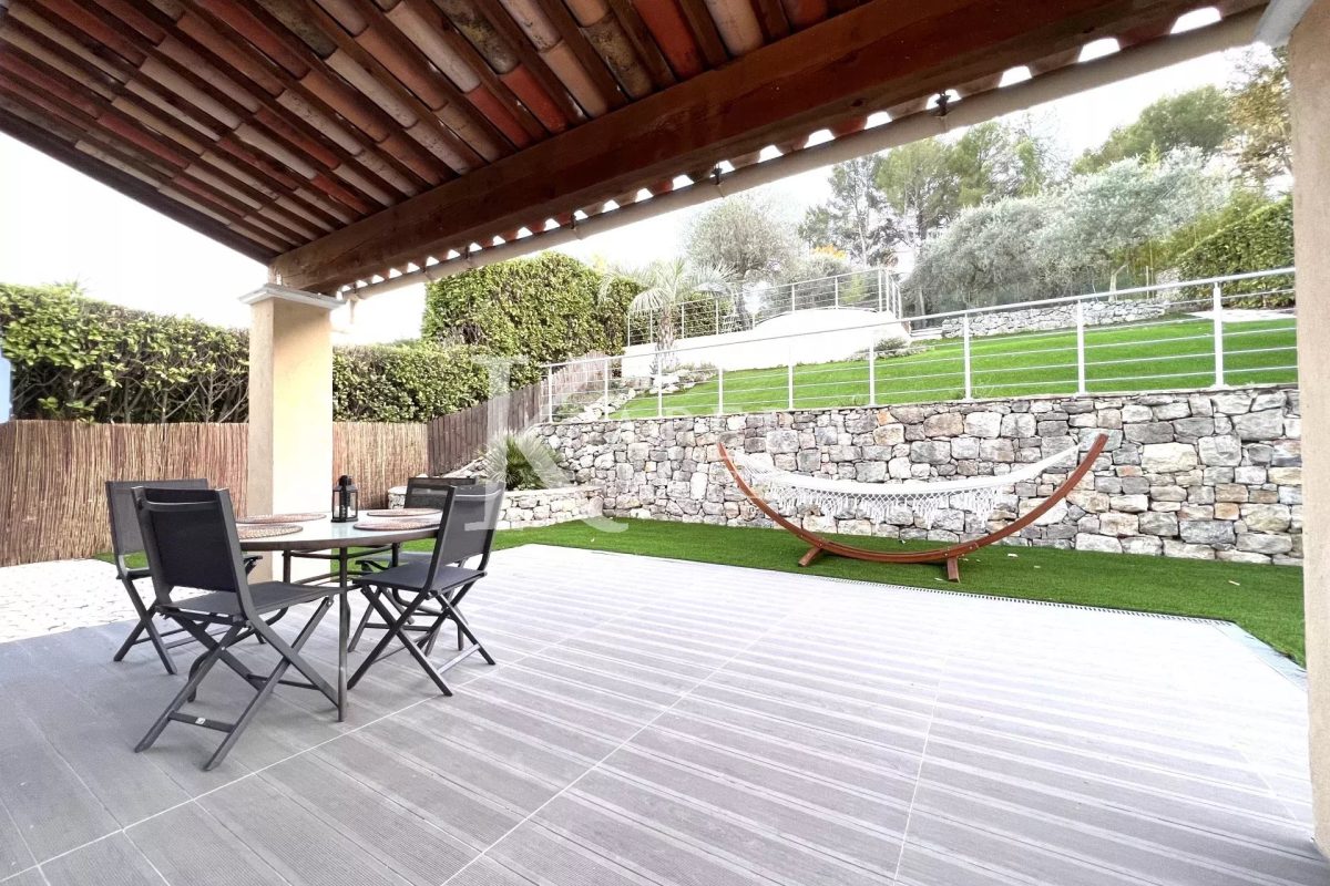 LOCATION VILLA 5P- VALBONNE-PISCINE