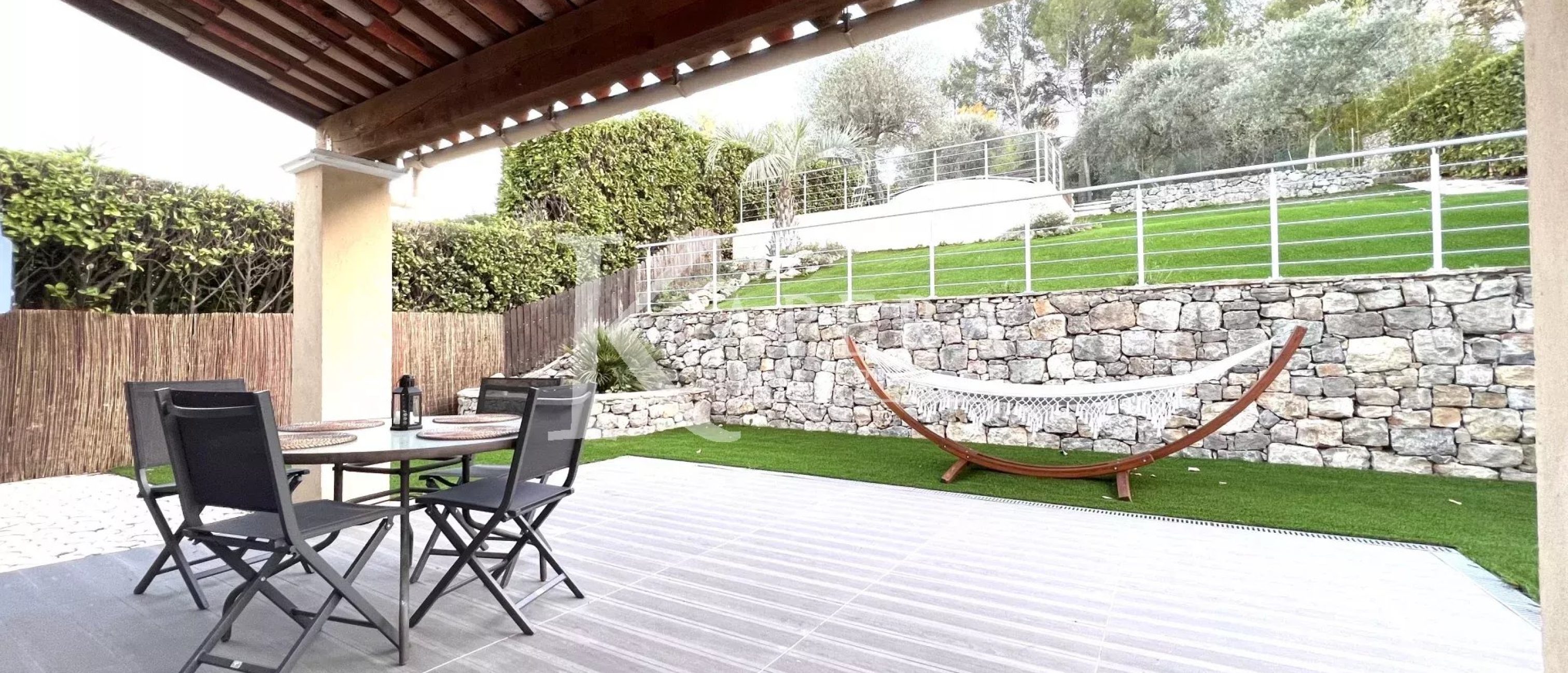 LOCATION VILLA 5P- VALBONNE-PISCINE